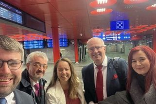 prahain.cz/politika/na-slovensko-vyrazila-s-markem-bendou-i-jeho-velka-kriticka-25678.html